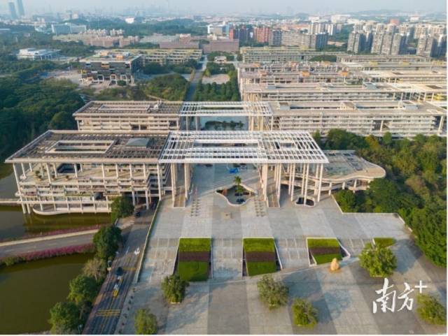 乐动平台客服大学城校区校园景观